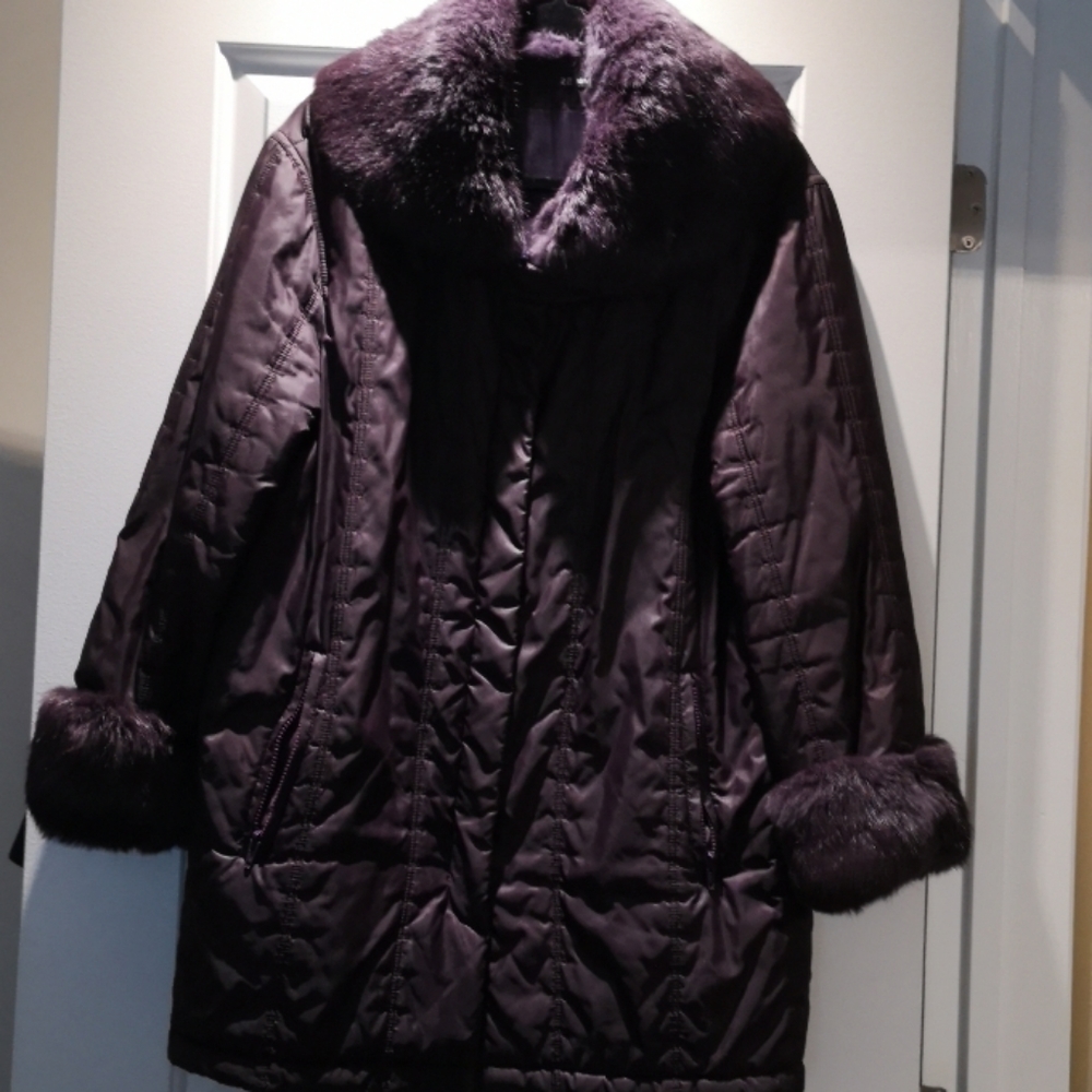 Beautiful aubergine winter jacket with fur details